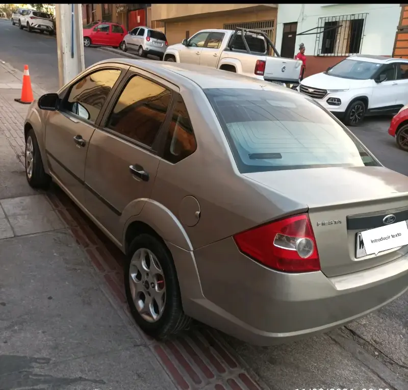 Auto sedán gris exelente estado - 2