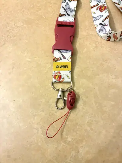 Lanyard con diseño Hogwarts - miniatura 3
