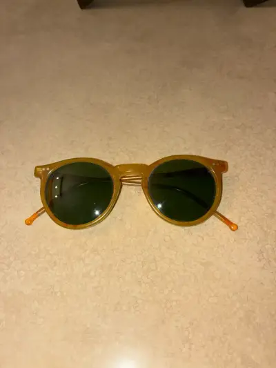 Lentes de sol amarillos vintage - miniatura 1