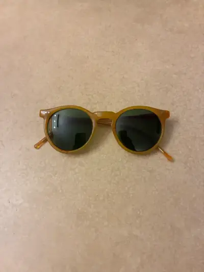 Lentes de sol amarillos vintage - miniatura 3