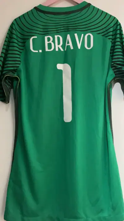 Camiseta arquero Chile autografiada - miniatura 2