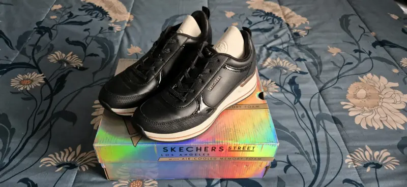 Zapatillas Skechers negras Mujer