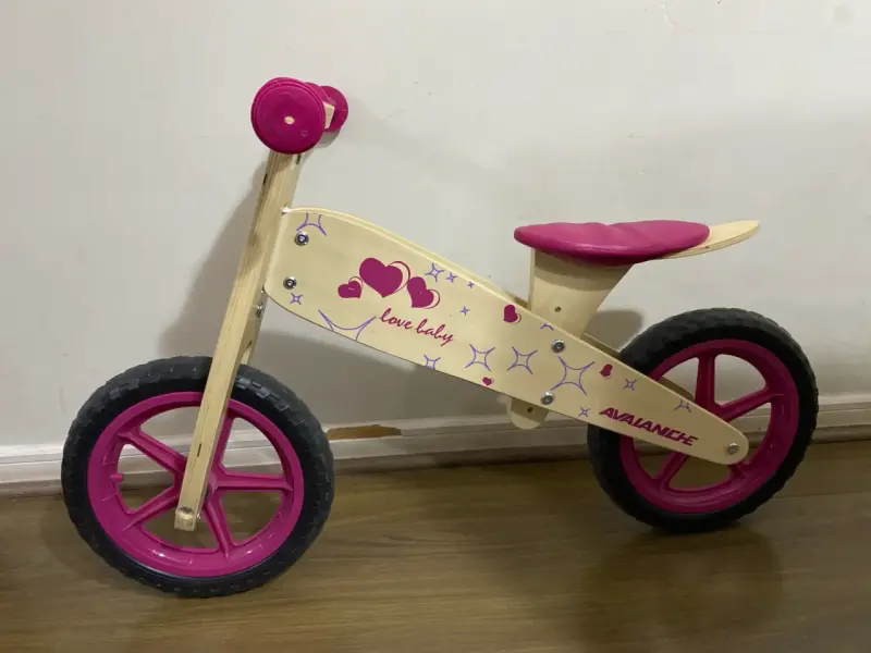 Bicicleta de madera para niños