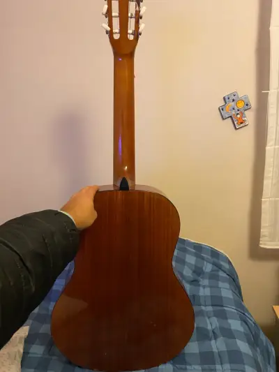 Guitarra clásica de madera - miniatura 2