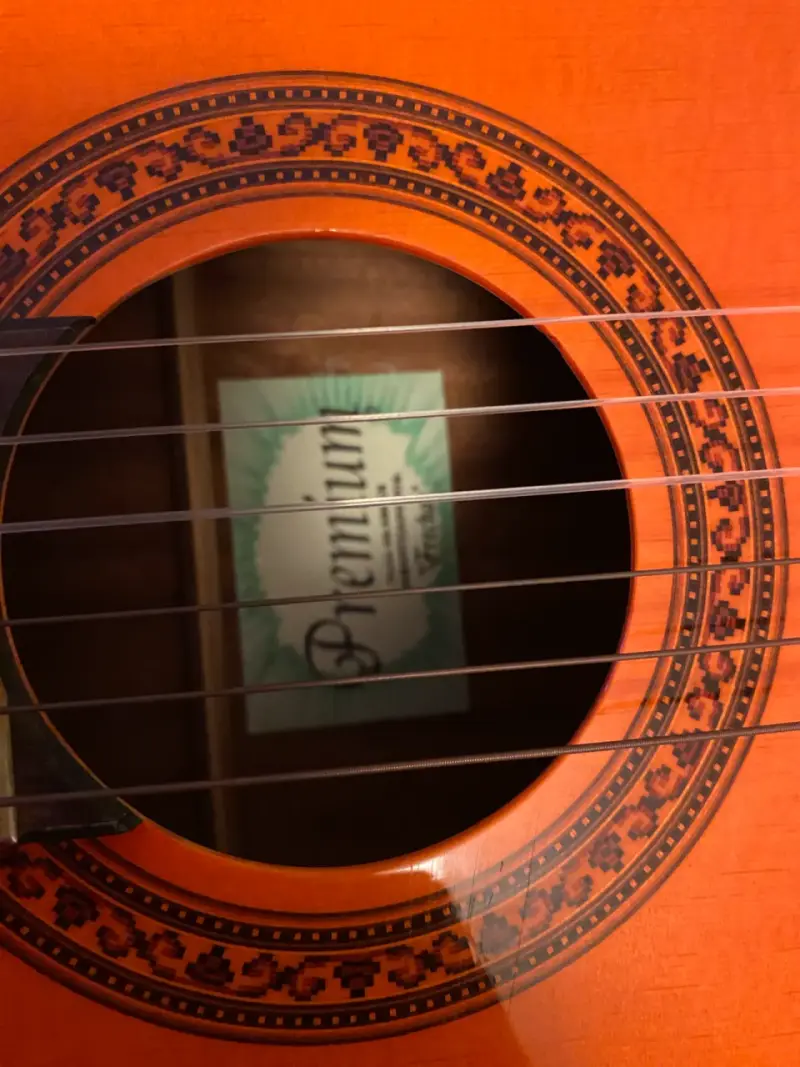 Guitarra clásica de madera - 4