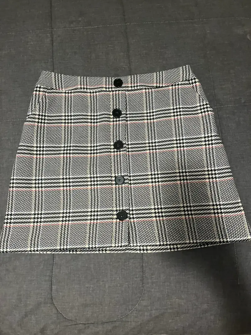 Falda a cuadros con botones