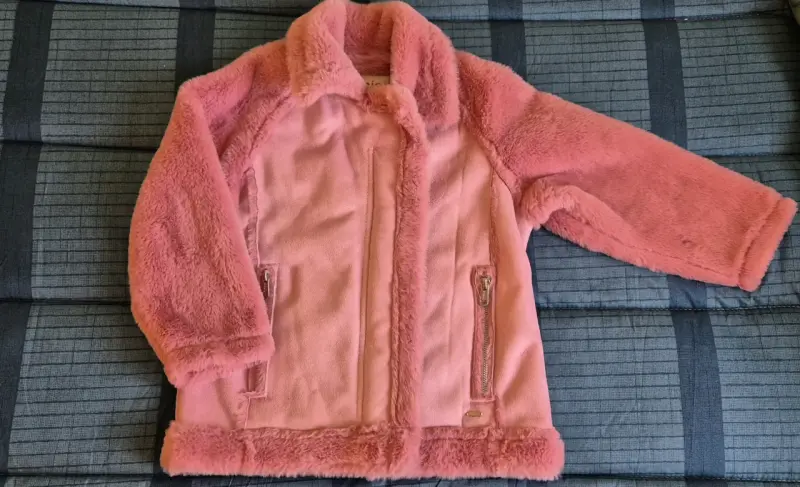 Chaqueta peluda rosada talla 6 - 1