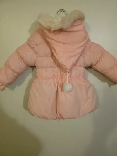 Chaqueta rosada para niña con capucha - miniatura 3