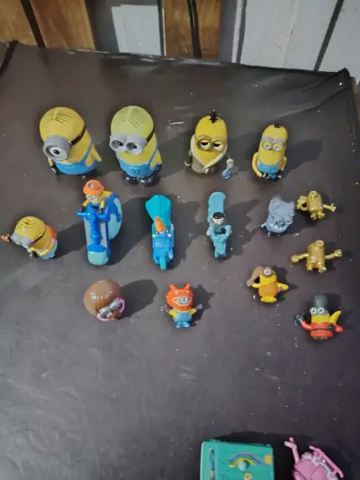 Set de figuras de juguete variadas - miniatura 3