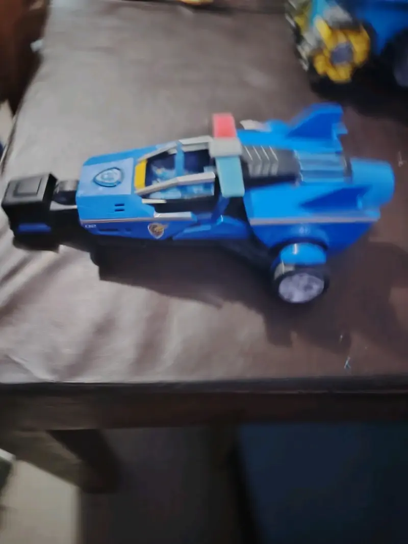 Auto de juguete azul - 1