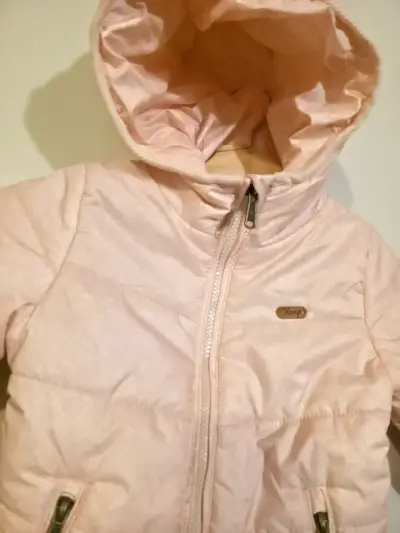 Chaqueta acolchada rosada para niña - miniatura 3