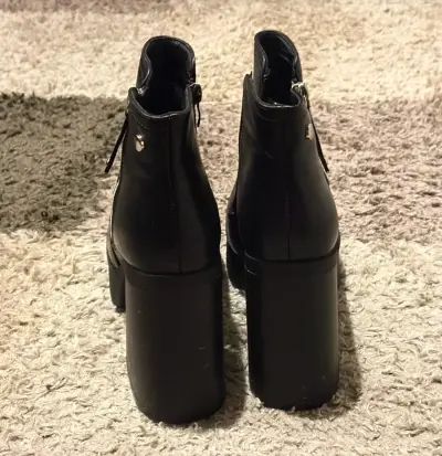Botines negros de tacón alto - miniatura 2