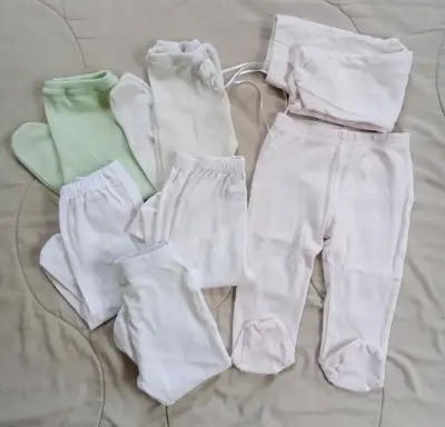 Ropa de bebé en colores pastel - miniatura 1
