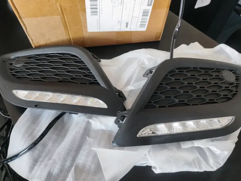 Luces LED para auto con rejilla - 1