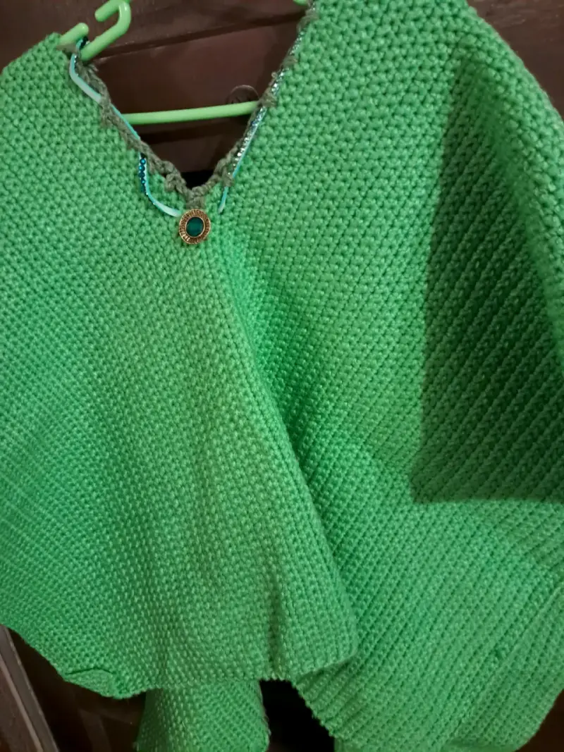 Poncho tejido verde artesanal - 5