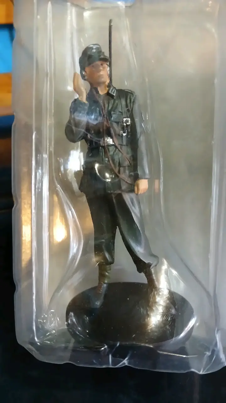 Figura coleccionable en caja - 2
