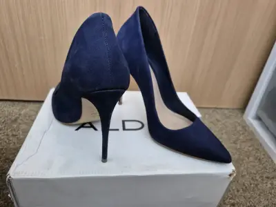 Tacones azul oscuro elegantes - miniatura 1