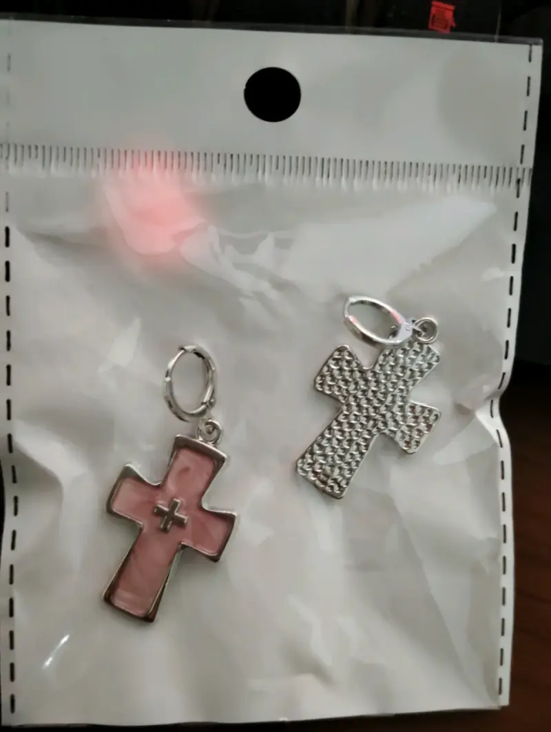 Aretes plateadas de distintos diseños - 1