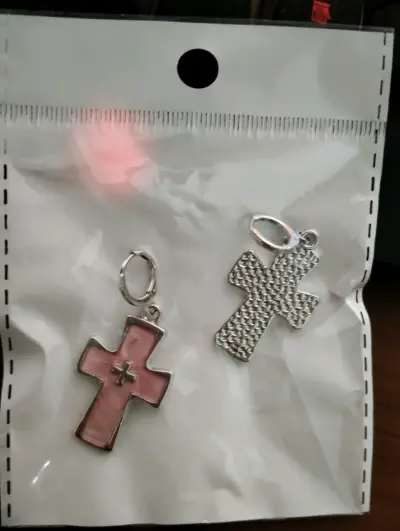 Aretes plateadas de distintos diseños - miniatura 1