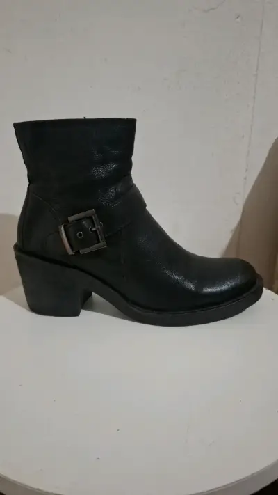 Botines negros con hebilla - miniatura 1