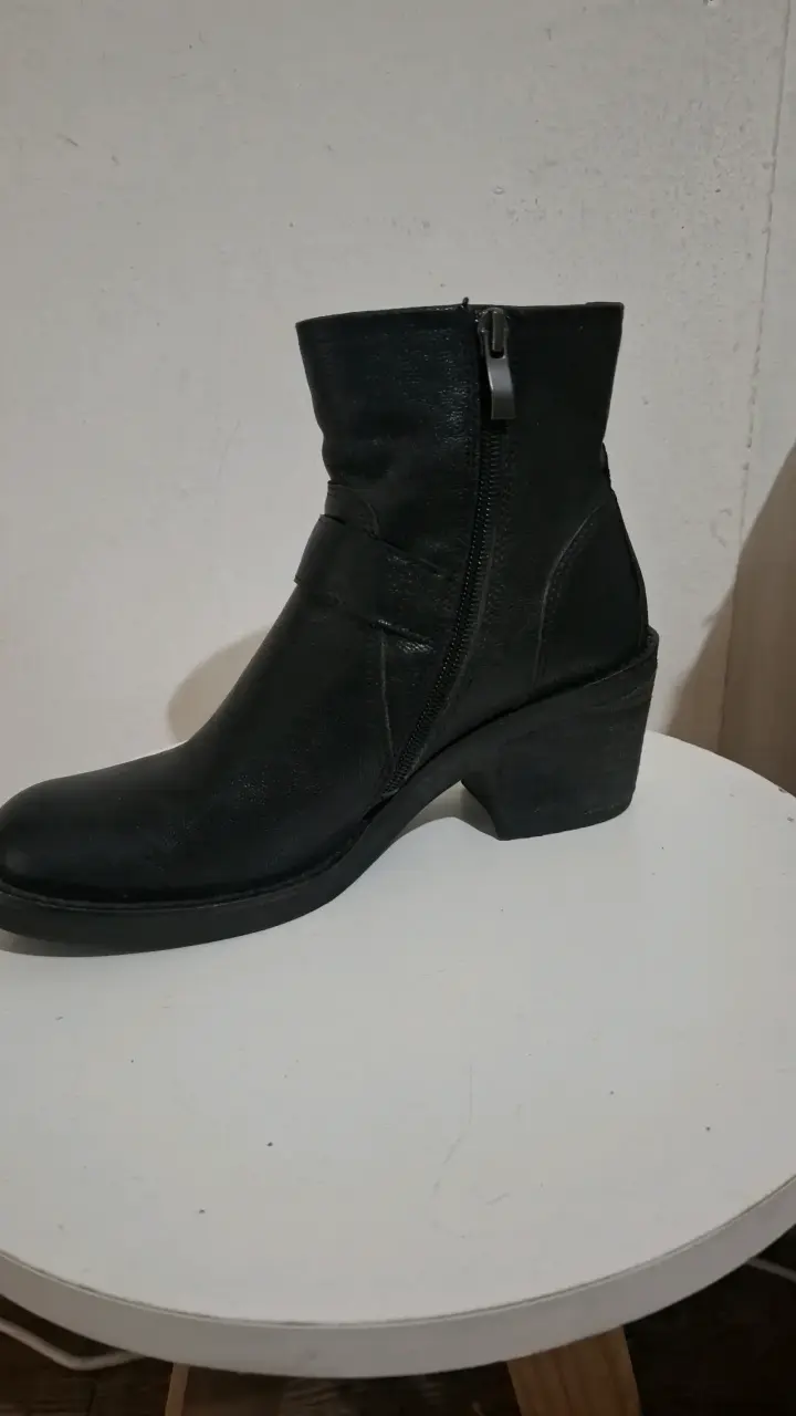 Botines negros con hebilla - 2