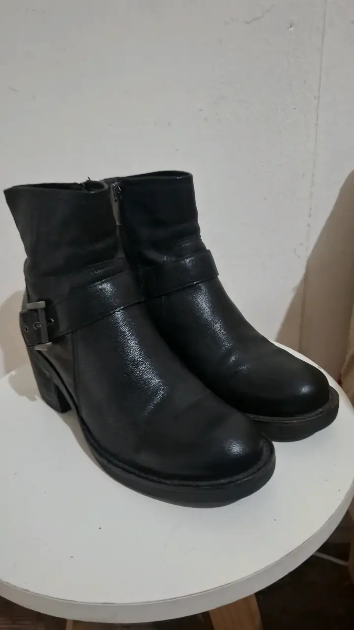 Botines negros con hebilla - 3