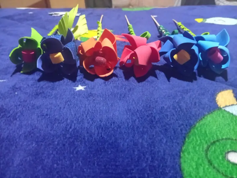 Flores de goma eva hechas a mano - 3