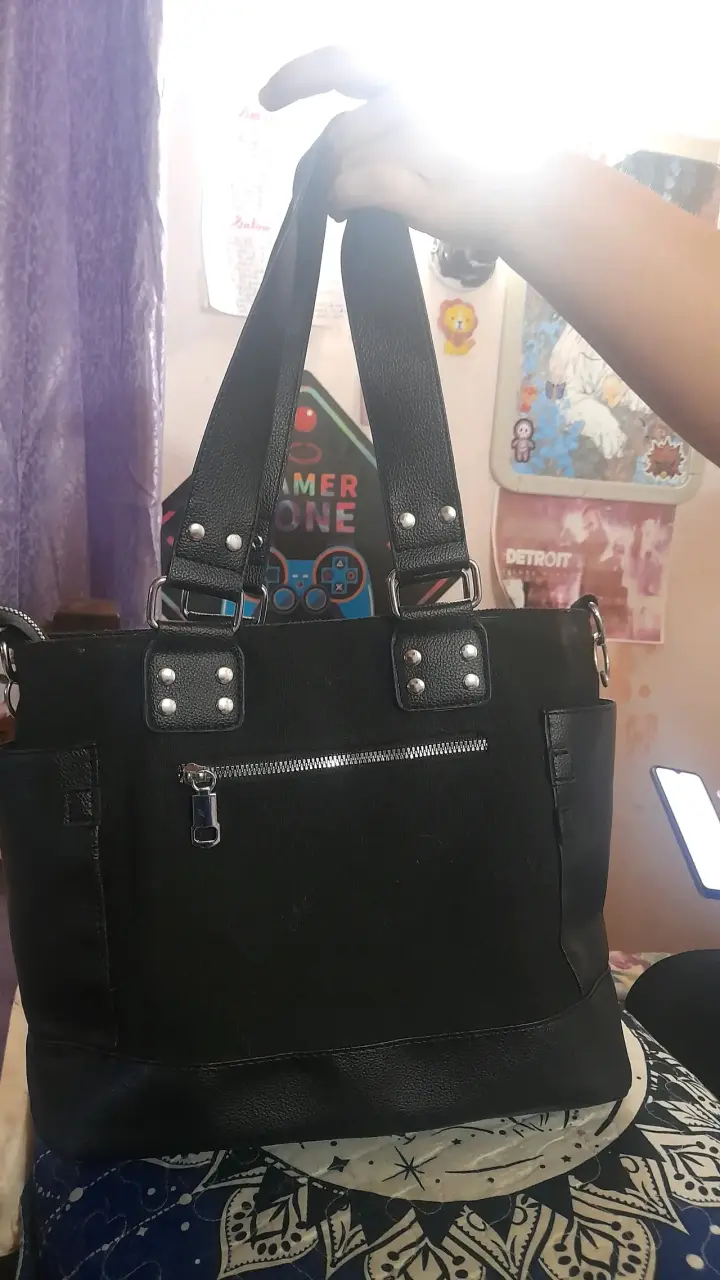 Bolso negro con cadenas y tachas - 2