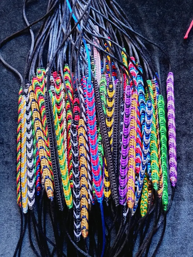 Pulseras de tejido macramé coloridas