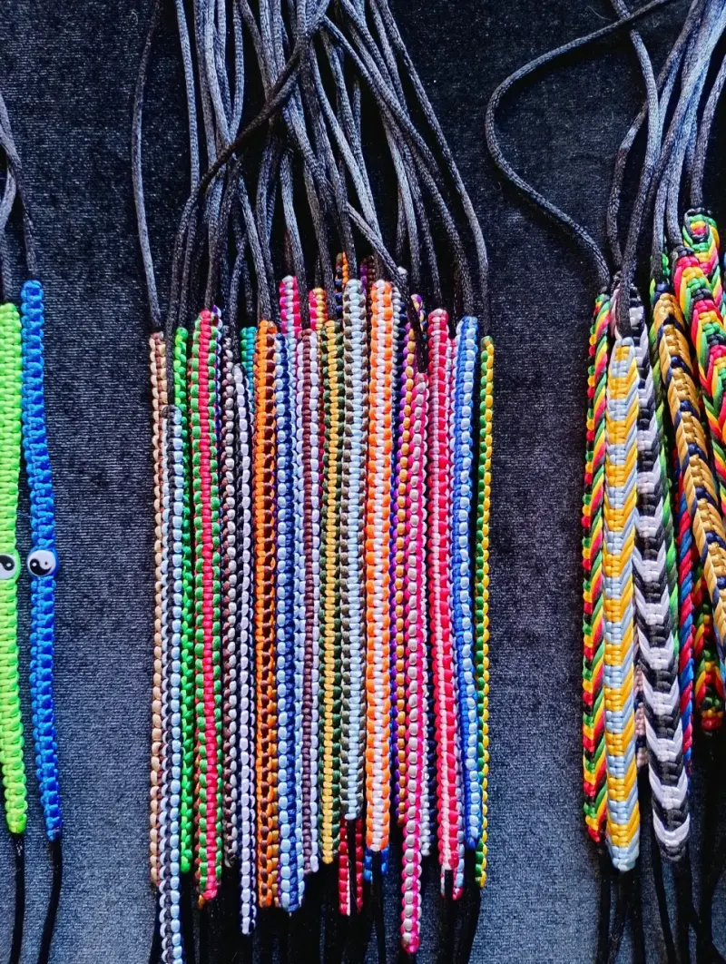 Pulseras de tejido macramé coloridas - 2