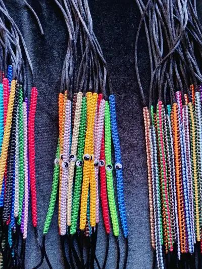 Pulseras de tejido macramé coloridas - miniatura 3