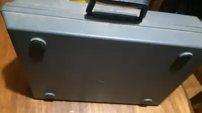 Maleta rígida negra mediana - miniatura 1