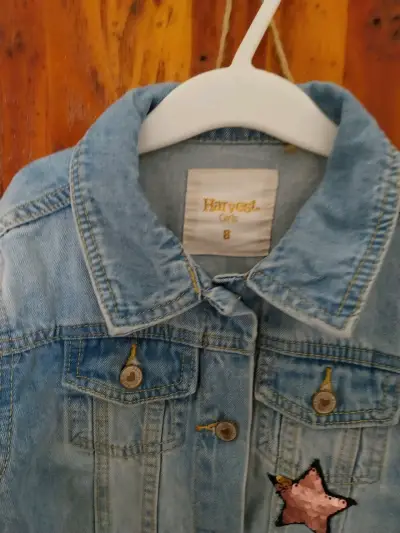 Chaqueta denim con parches decorativos - miniatura 1