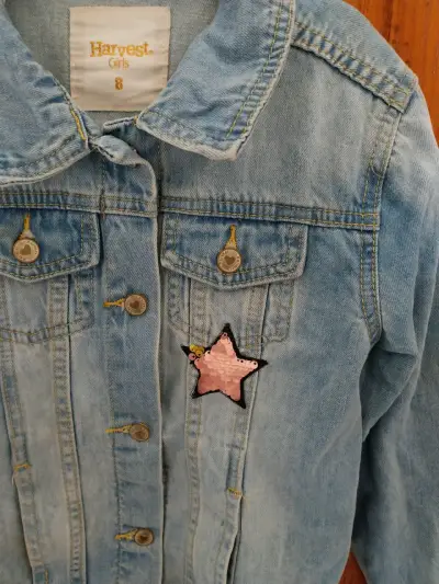 Chaqueta denim con parches decorativos - miniatura 3