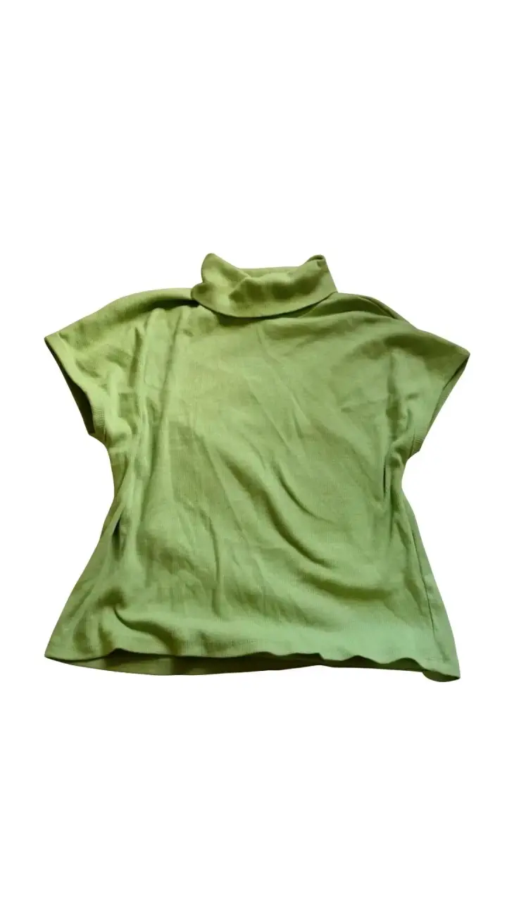 Polera verde cuello alto - 1