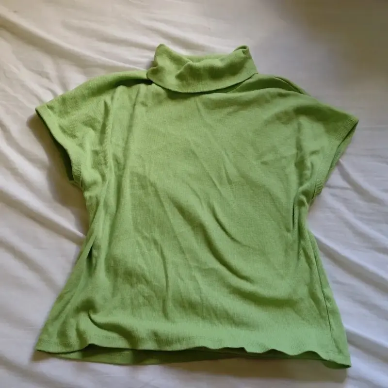 Polera verde cuello alto - 3