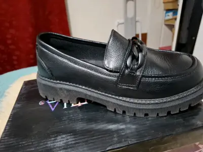 Zapatos negros estilo mocasín - miniatura 2