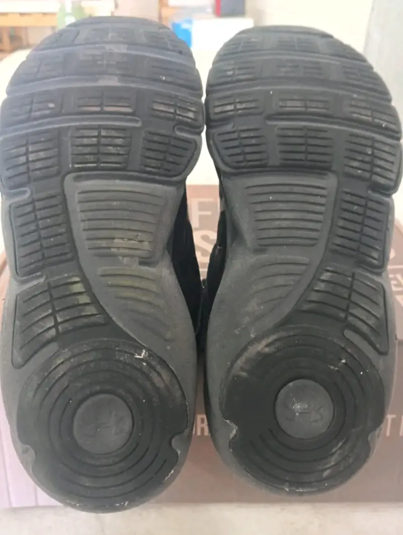 Zapatillas negras Under Armour - 3