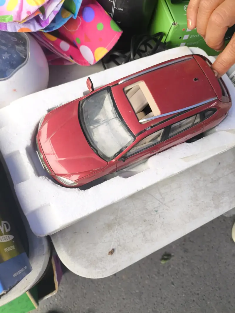 Auto a Escala Metálico (Para Repuestos / Custom /
