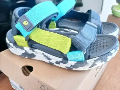 Sandalias deportivas coloridas - miniatura 1