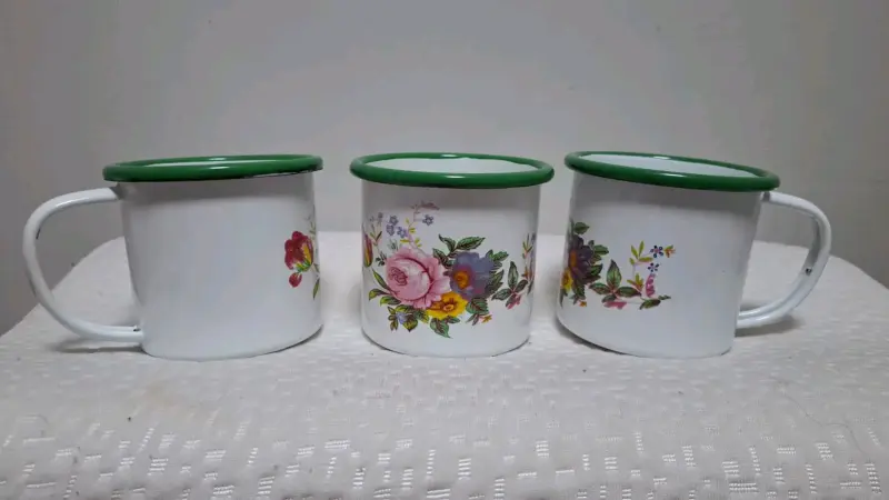 Set de tazas esmaltadas florales