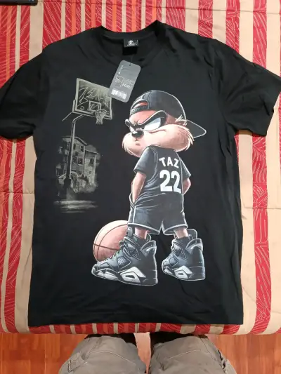 Polera negra Taz baloncesto - miniatura 1