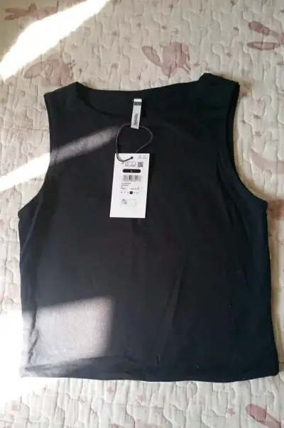 Polera negra básica nueva - miniatura 1