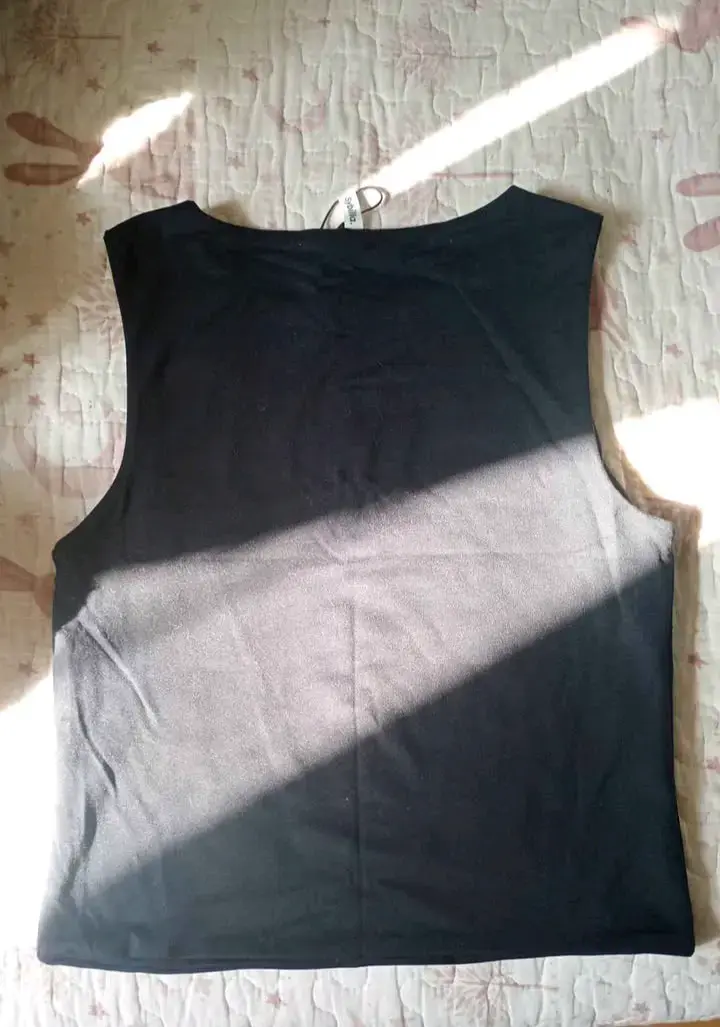 Polera negra básica nueva - 2