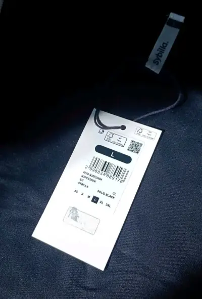 Polera negra básica nueva - miniatura 3