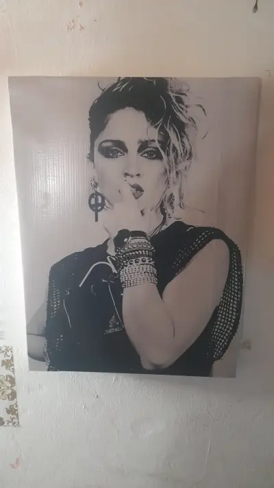 Lienzo decorativo en blanco y negro de madonna - miniatura 1