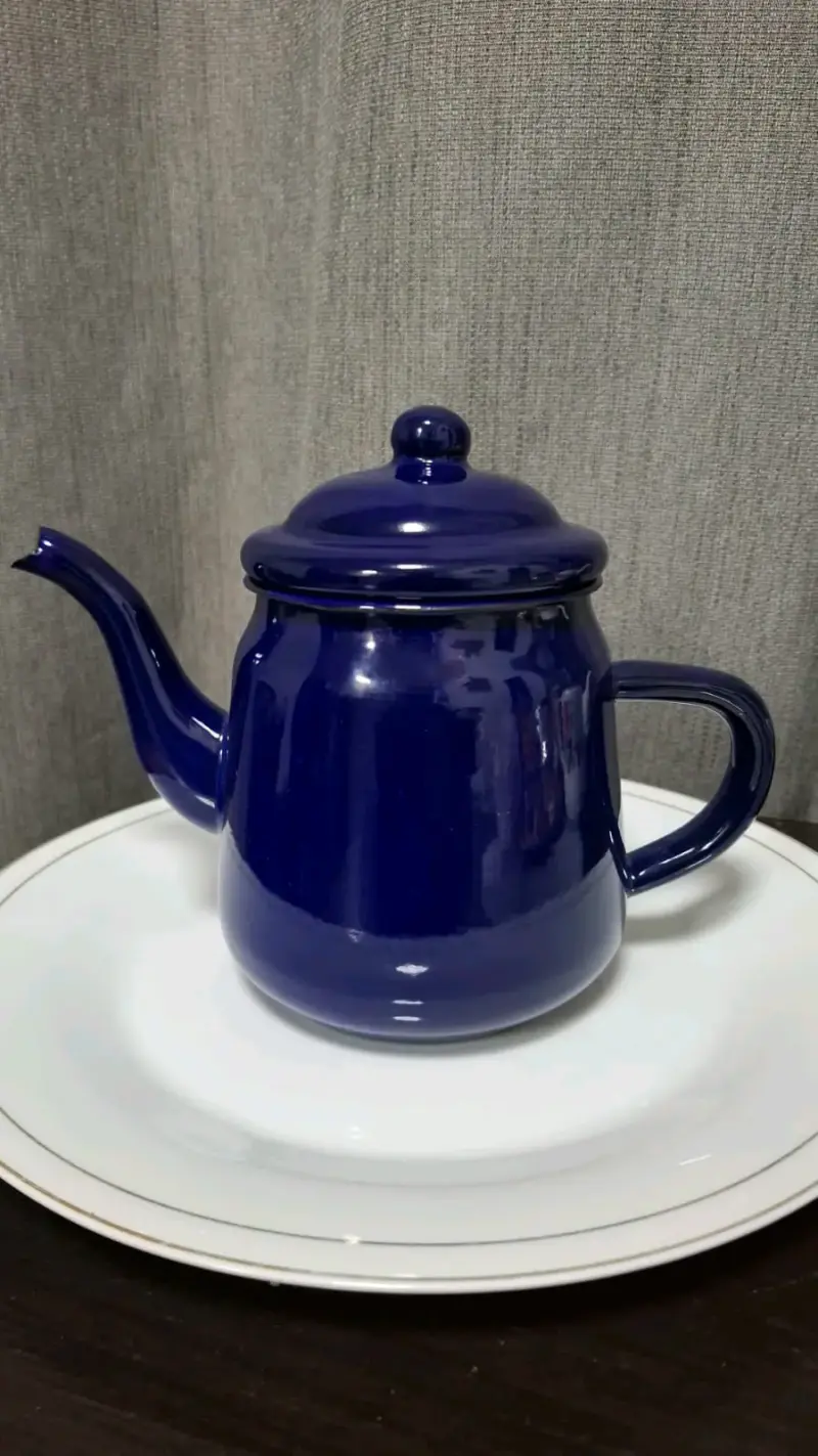 Tetera azul de cerámica