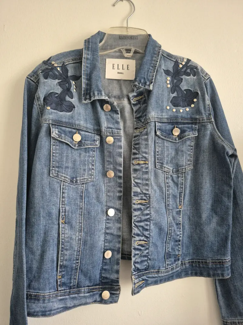 Chaqueta de mezclilla bordada