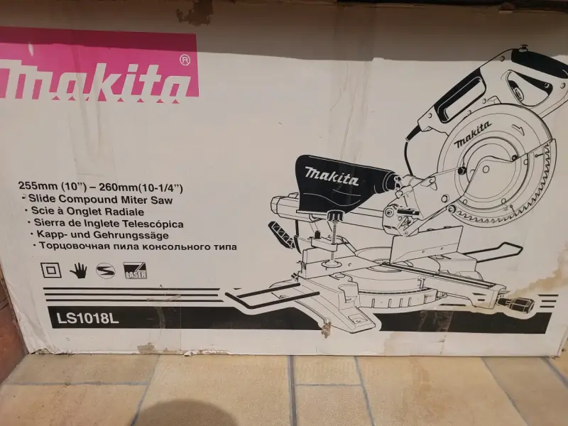 Sierra Inglete Telescópica Makita - 2