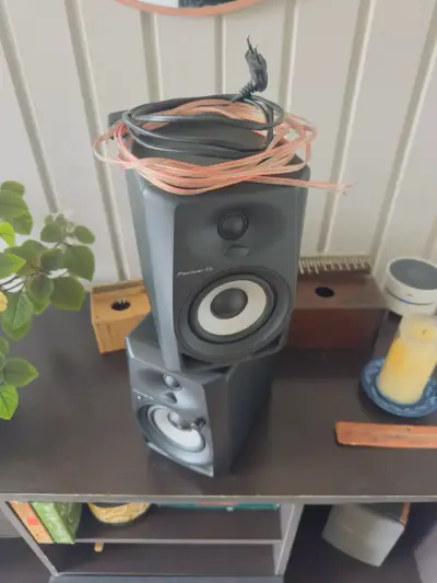 Parlantes Pioneer DJ con cables - miniatura 1